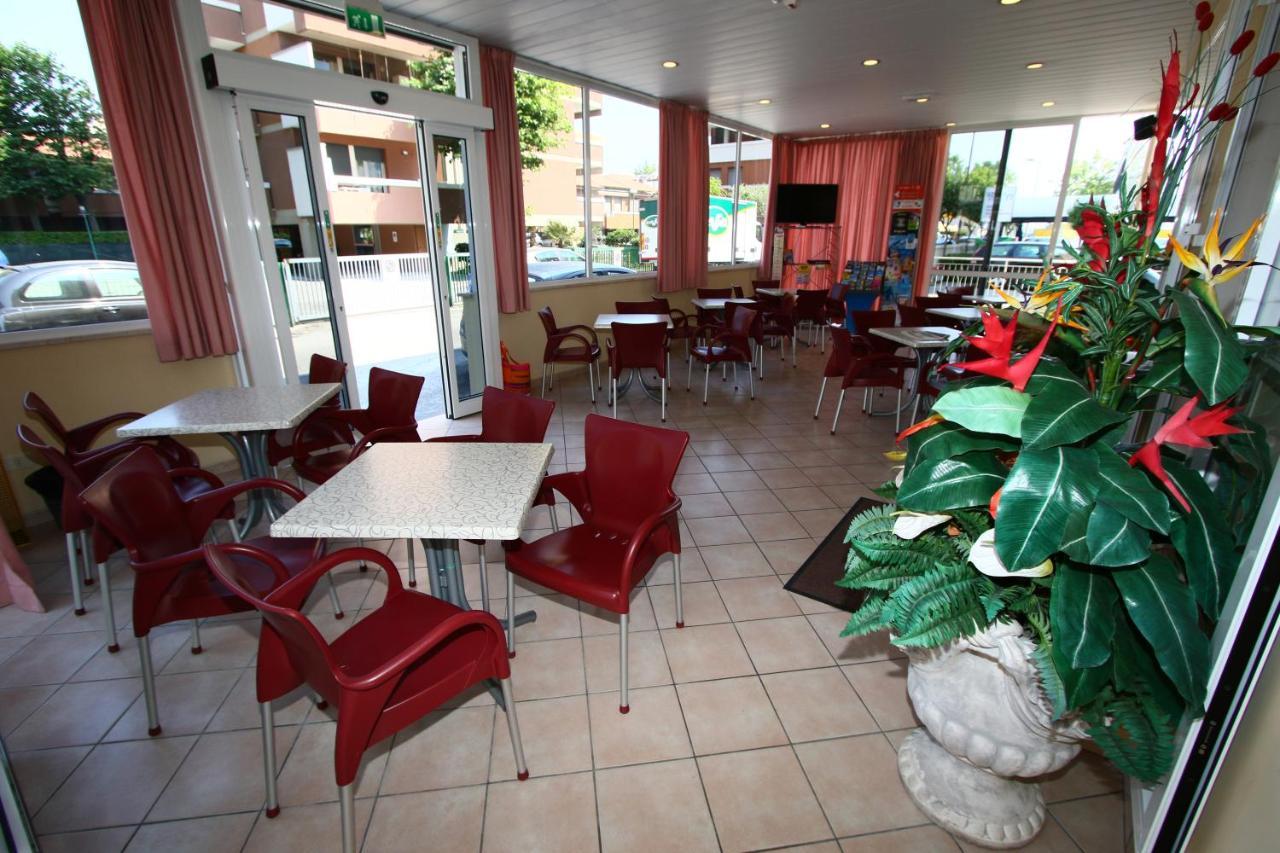Hotel Arena Rimini Esterno foto