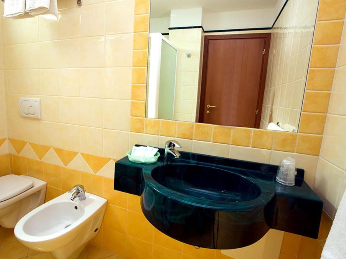 Hotel Arena Rimini Esterno foto
